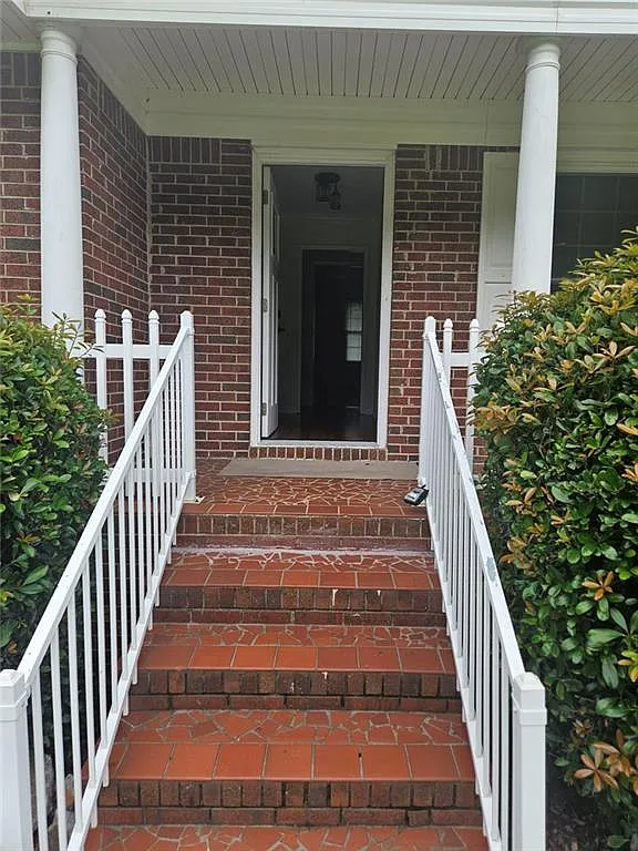 3 bed, 2.0 bath, 2200 sqft, $1,800 — Photo 3