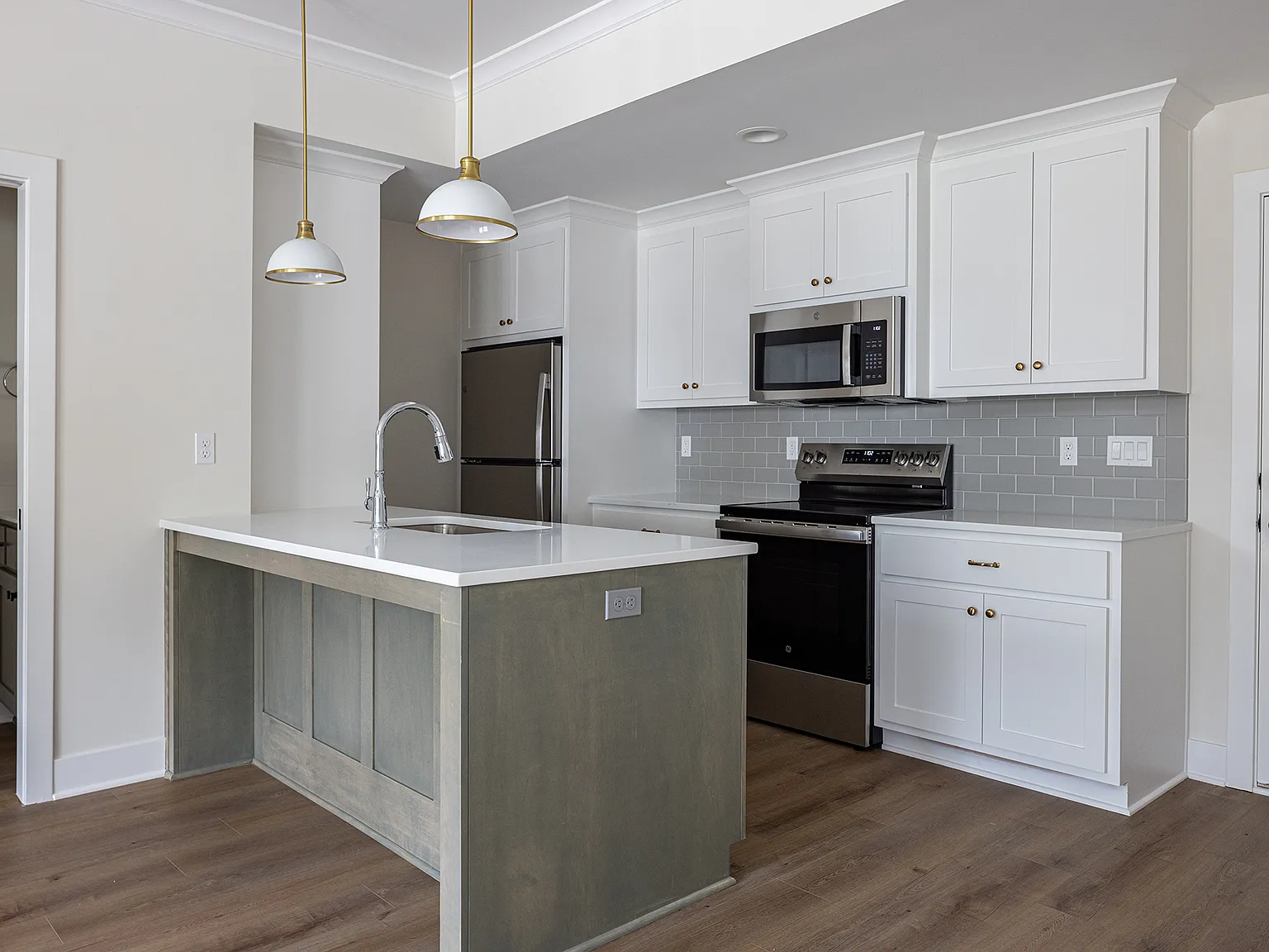 2 bed, 2.5 bath, 1331 sqft, $2,800 — Photo 2