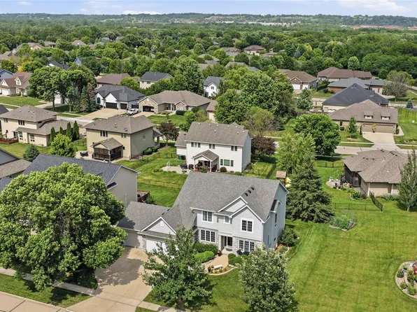 6609 Hampton Ct, Johnston, IA 50131