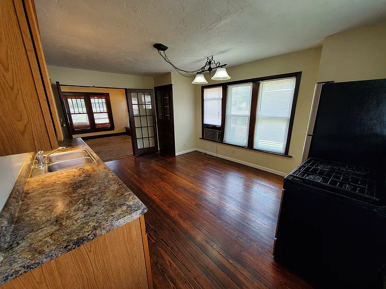 404 Milton Ave — Photo 3