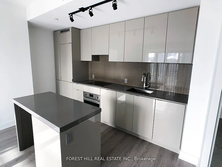 Grenville St — Photo 4
