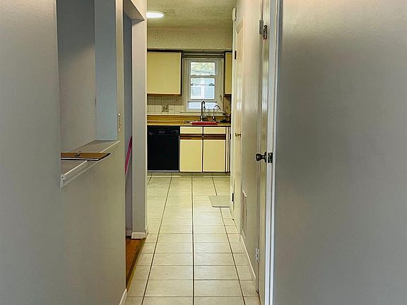 3rd image of 4702 Hana Rd