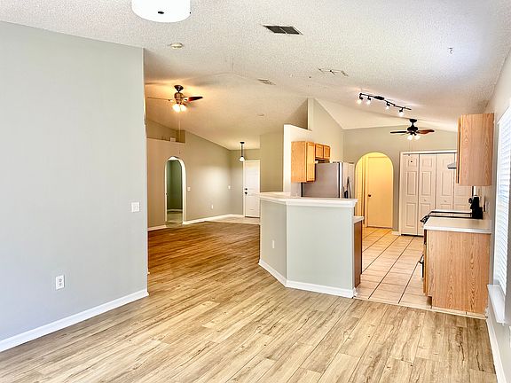 5th image of 14237 Econ Woods Ln