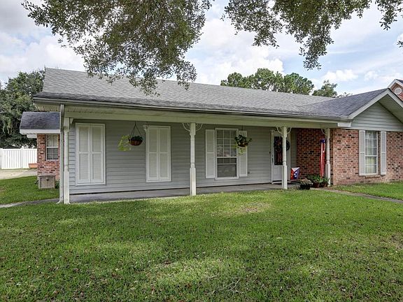 3rd image of 610 Oak Manor Dr