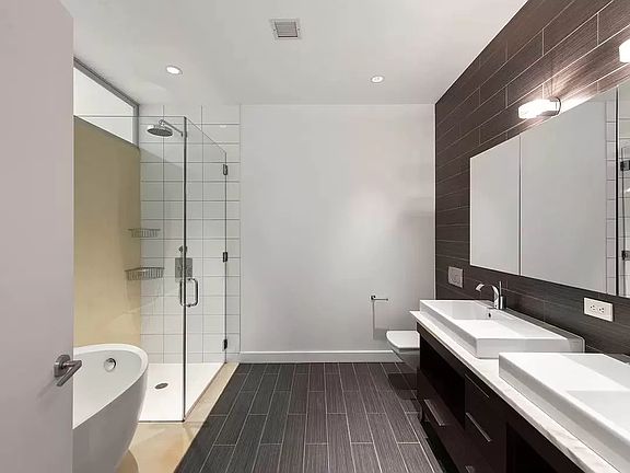 2nd image of 650 Avenue Of The Amer #3L