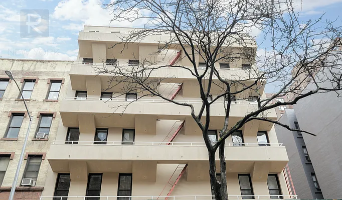 Sold by R New York | media 2