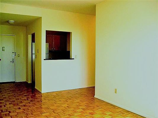 3rd image of 5812 Queens Blvd #18