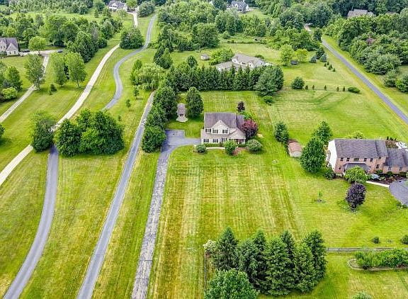 3rd image of 1891 Hardin Ln