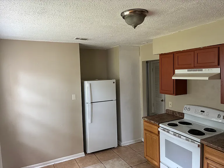 7 Oak Forest Ln — Photo 1