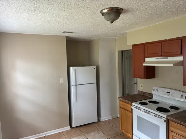 7 Oak Forest Ln, Savannah, GA 31404