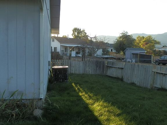 3rd image of 1327 Placer Dr