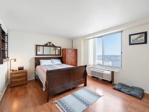 9701 Fields Rd, Gaithersburg, MD