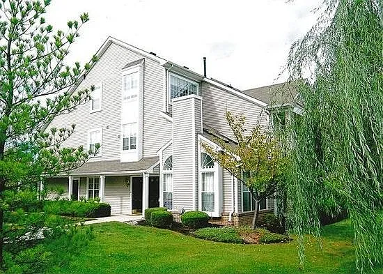 2 bed, 1243 sqft, $2,200 — Photo 2