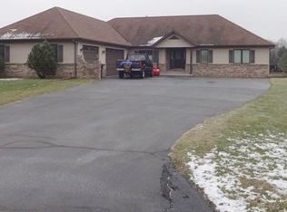 W5355 Gladhurst Ln, Elkhorn, WI 53121