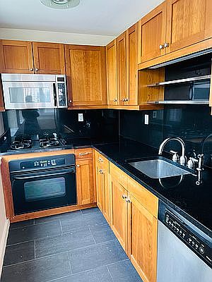 5th image of 425 5th Ave APT 32E
