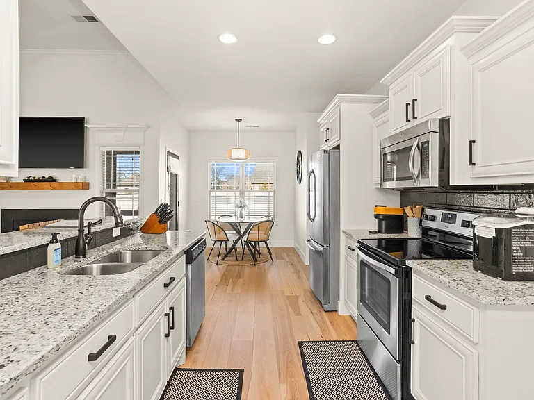 221 Waldron View Dr — Photo 15