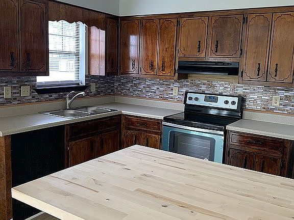 2nd image of 3845 Fairington Dr