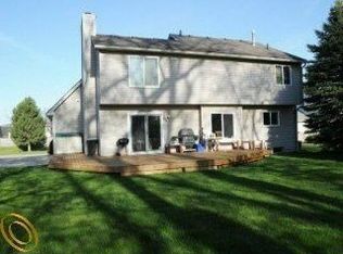 410 Woodland Hills Dr, Walled Lake, MI 48390