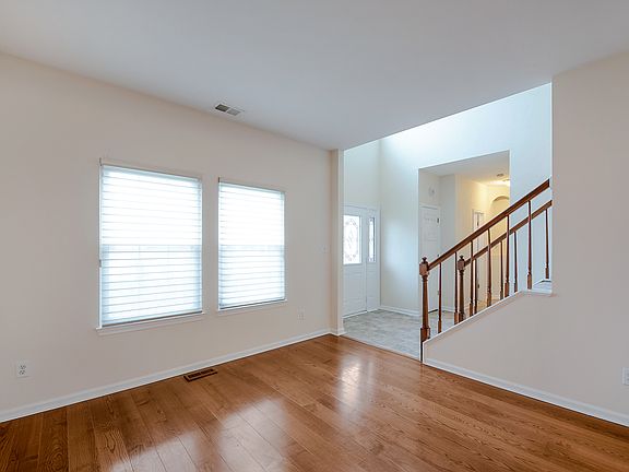 5th image of 544 Stillwater Dr