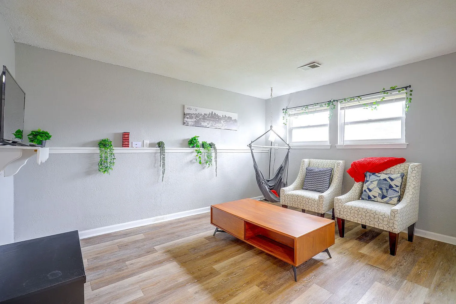3 bed, 2.0 bath, 2389 sqft, $3,612 — Photo 2