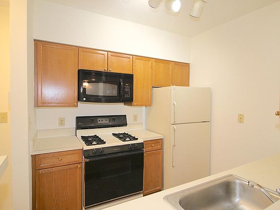 2nd image of 2204 Westcourt Ln APT 401