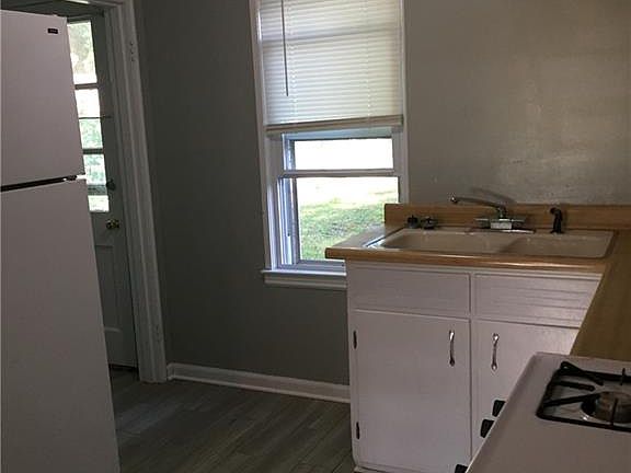 4th image of 3641 Stratmore Ave