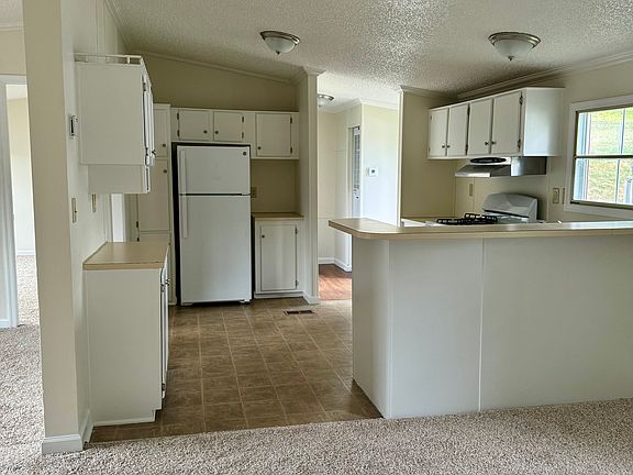 Kitchen/ dining area