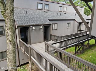 14 Middle Village Way, Tannersville, PA 18372