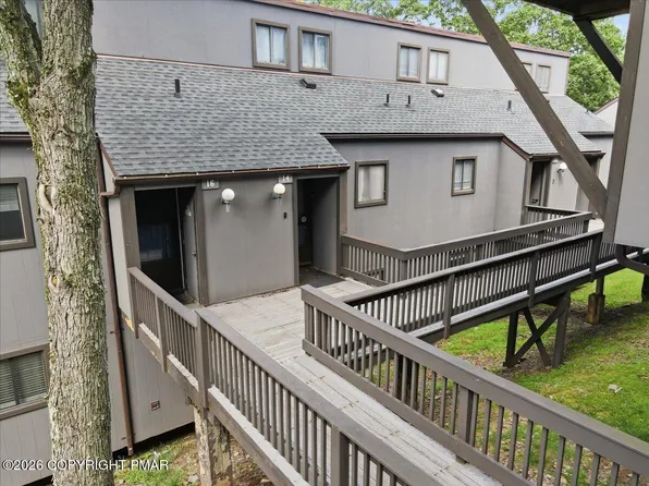 14 Middle Village Way, Tannersville, PA 18372