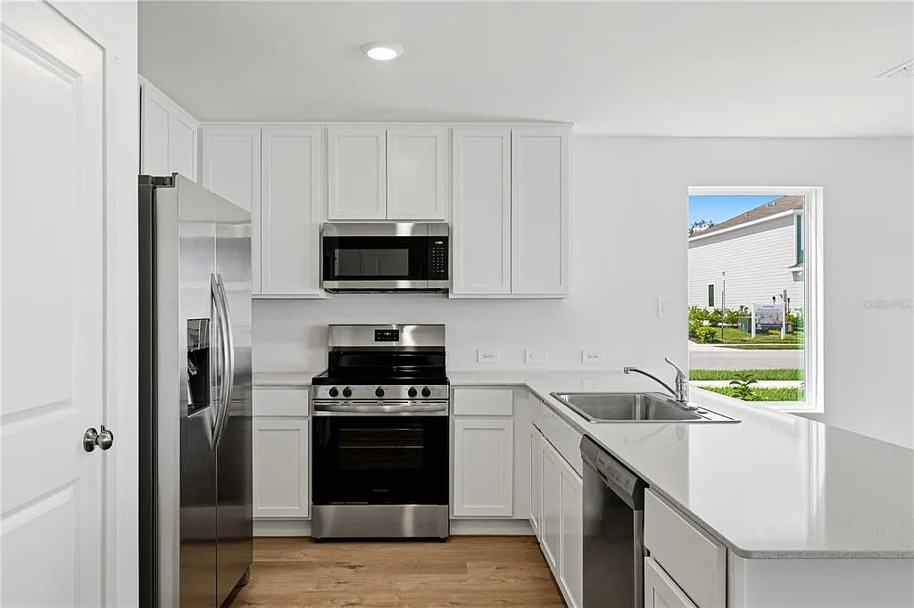 3 bed, 2.5 bath, 1460 sqft, $1,900 — Photo 3