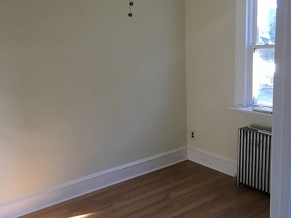 Second bedroom/All NEW laminate floors and Paint job