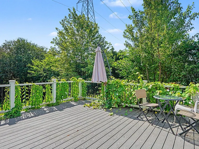 2735 Foster Ave — Photo 27