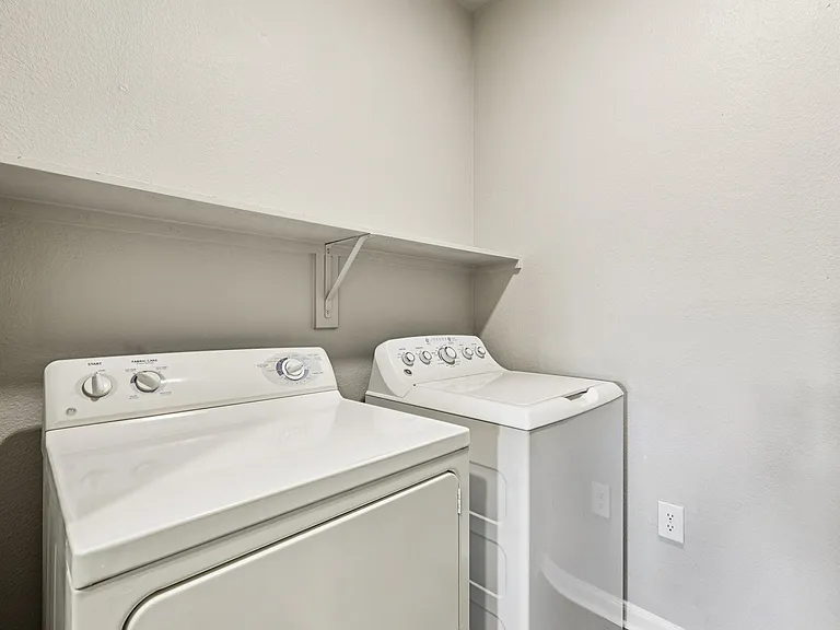 Las Brisas Apartments — Photo 159