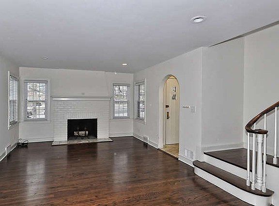 2nd image of 835 Broadview Ave