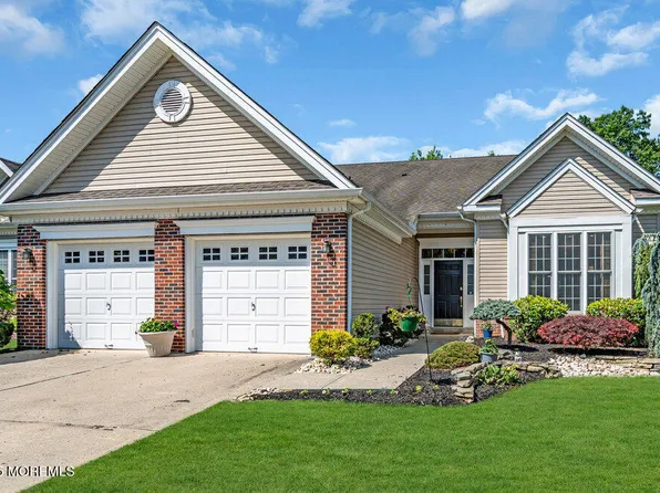 24 Oakmont Lane, Jackson, NJ 08527