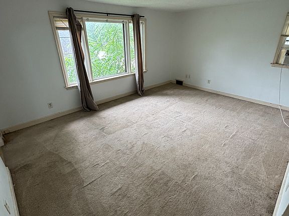 3rd image of 408 3rd Ave NE #2