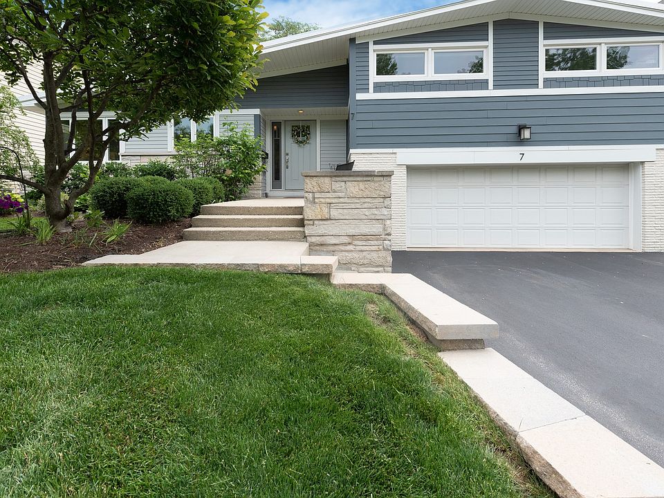 Looking for that Mid-Century Vibe that lives large?