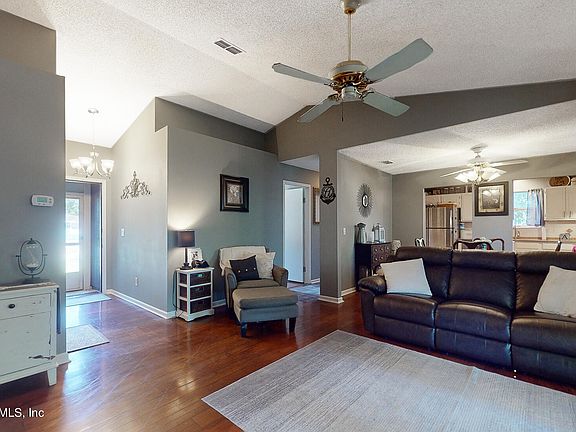 2nd image of 1613 W TWIN OAK Drive