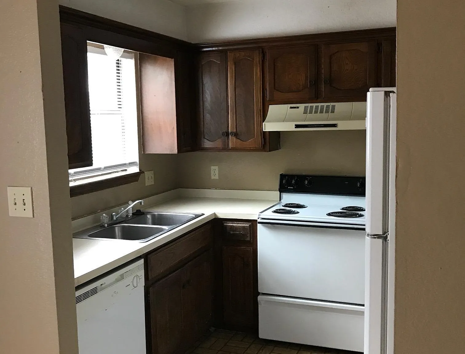 2 bed, 1.5 bath, 1088 sqft, $910 — Photo 4