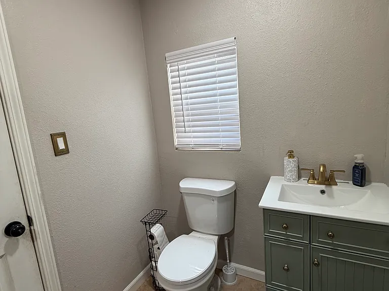 3266 Acacia Ave — Photo 7