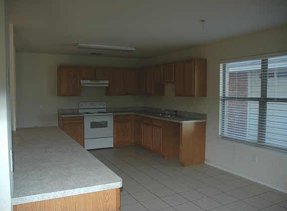 5th image of 5009 Raymond Dr