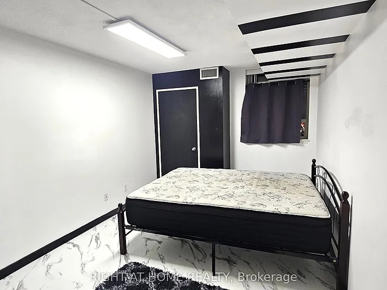 2460 Eglinton Ave E #1714 — Photo 18