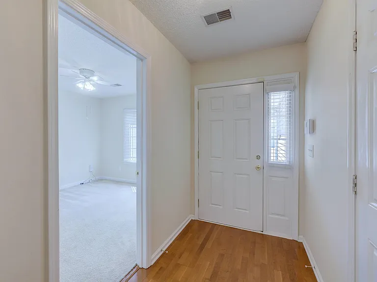 184 Ivy Square Dr — Photo 4