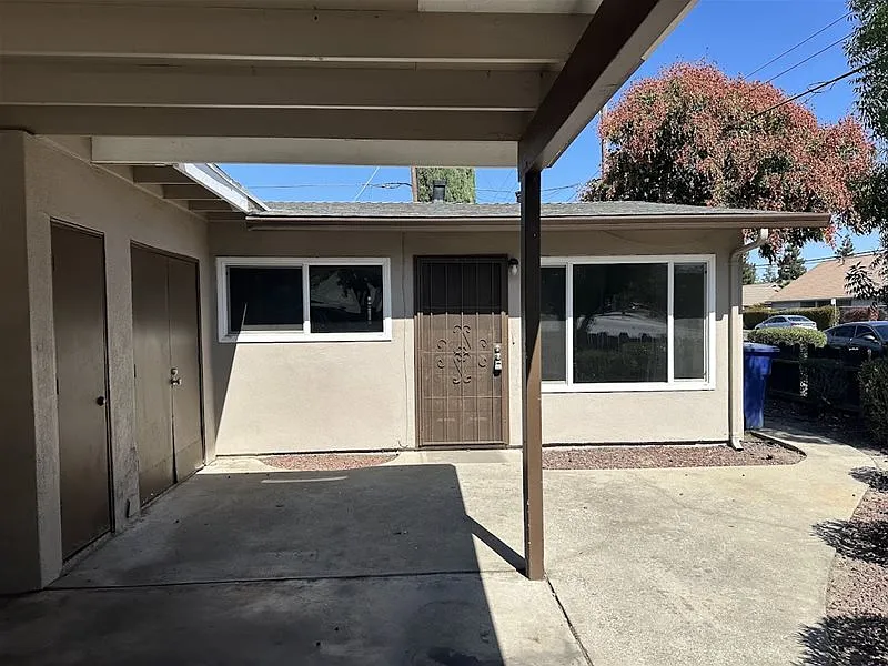2 bed, 1.0 bath, 720 sqft, $1,595 — Photo 2