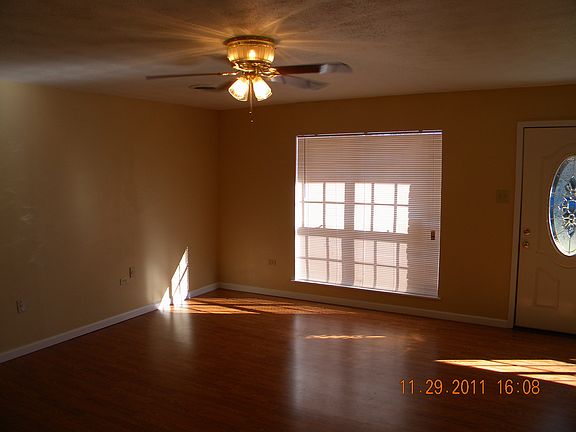 3rd image of 220 Fairmont Dr