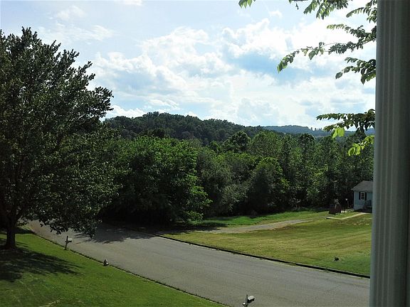 3rd image of 314 Hillside Dr
