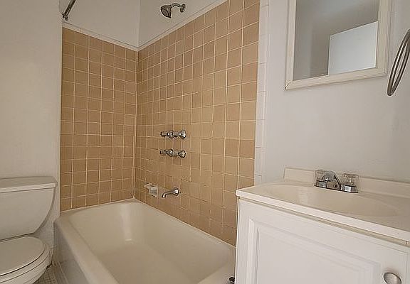 4th image of 1378 Lexington Ave #3E