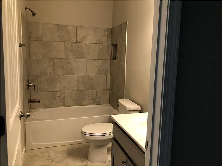 324 Beacons Pl — Photo 32