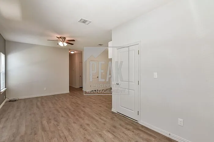 3 bed, 2.0 bath, 1010 sqft, $1,525 — Photo 4