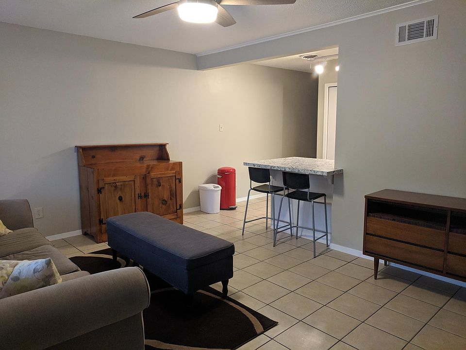 Open living area, freshly painted trim to ceiling. Ceiling fan.